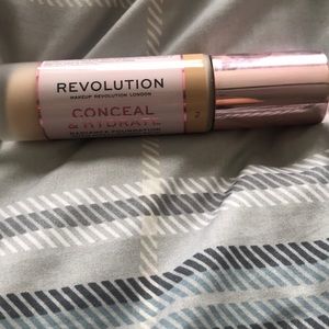 Revolution Conceal & Hydrate Foundation- F6